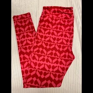 Lularoe TC Valentine’s Day hearts leggings! 🆕